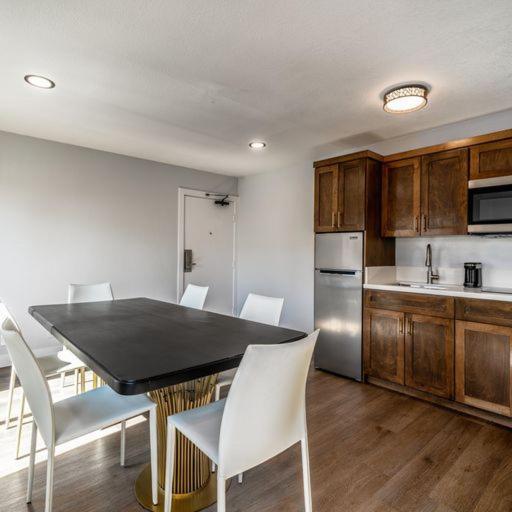 Homestay Suites - Studios&Spas Moreno Valley Exterior foto